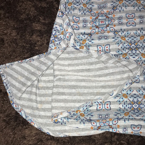 Lularoe tunic with butterflies - Picture 3 of 8